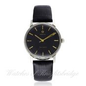 A GENTLEMAN`S STAINLESS STEEL OMEGA SEAMASTER WRIST WATCH CIRCA 1960s D: Black dial with gilt batons