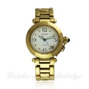 A GENTLEMAN`S 18K SOLID GOLD CARTIER PASHA BRACELET WATCH CIRCA 2000, REF. 1035 D: White dial with