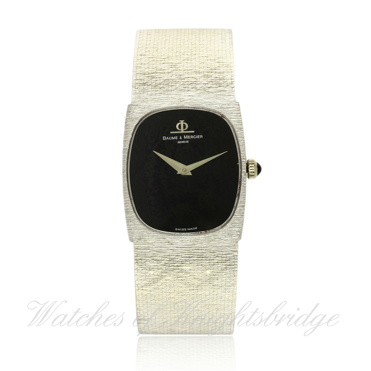 A GENTLEMAN`S 18K SOLID WHITE GOLD BAUME & MERCIER BRACELET WATCH CIRCA 1980, REF. 37074 D: Onyx