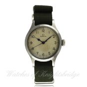 A GENTLEMAN`S STAINLESS STEEL BRITISH MILITARY AIR MINISTRY OMEGA R.A.F. PILOTS WRIST WATCH DATED