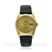 A GENTLEMAN`S 18K SOLID GOLD & DIAMOND ROLEX OYSTER PERPETUAL DAY DATE BRACELET WATCH CIRCA 1990,