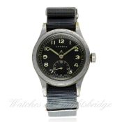 A GENTLEMAN`S BRITISH MILITARY W.W.W. VERTEX WRIST WATCH CIRCA 1940s D: Black dial with applied