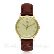 A GENTLEMAN`S 9CT SOLID GOLD OMEGA WRIST WATCH CIRCA 1960, REF. 14043 D: Silver dial with gilt