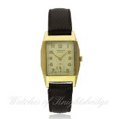 A GENTLEMAN`S 9K SOLID GOLD J.W.BENSON WRIST WATCH CIRCA 1940. REF 15776 D: Silver dial with