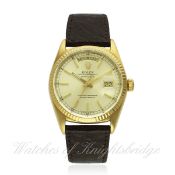 A GENTLEMAN`S 18K SOLID GOLD ROLEX OYSTER PERPETUAL DAY DATE WRIST WATCH CIRCA 1980s, REF. 18038