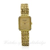 A LADIES 18K SOLID GOLD & DIAMOND PATEK PHILIPPE BRACELET WATCH CIRCA 1990s D: Champagne dial with