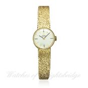 A LADIES 9CT SOLID GOLD OMEGA BRACELET WATCH CIRCA 1962, REF. 7II5606 D: Silver dial with black