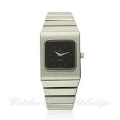 A GENTLEMAN`S STAINLESS STEEL OMEGA CONSTELLATION AUTOMATIC BRACELET WATCH CIRCA 1980, WITH ORIGINAL