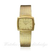 A LADIES 18K SOLID GOLD PATEK PHILIPPE BRACELET WATCH CIRCA 1970s REF. 3352/1 D: Champagne dial with