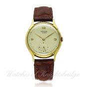 A GENTLEMAN`S 18K SOLID GOLD UNIVERSAL GENEVE WRIST WATCH CIRCA 1950s REF. 112214 D: Silver dial