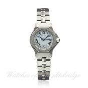 A LADIES STAINLESS STEEL CARTIER SANTOS AUTOMATIC BRACELET WATCH CIRCA 1990s D: White dial with