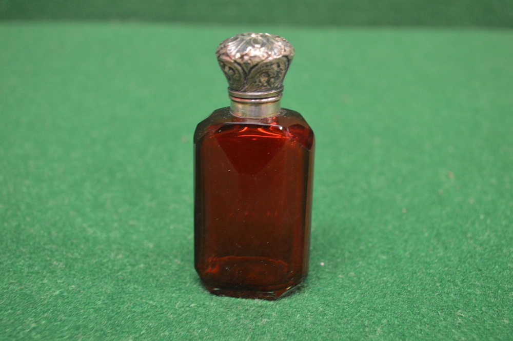 A Victorian cranberry scent bottle having unmarked embossed hinged lid enclosing glass stopper - 3.