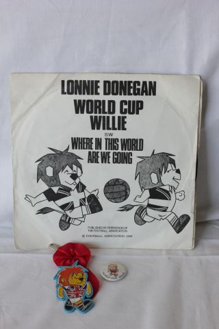 England World Cup 1966 Collectables including vinyl, and two different World Cup Willie badges