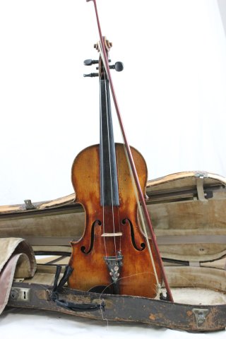 Luthier Violin 1846 with George Gemunda label with Bow and Case
