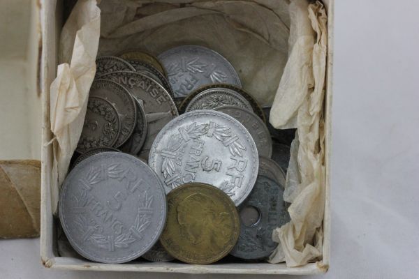 Box of mainly Foreign Coins including Silver