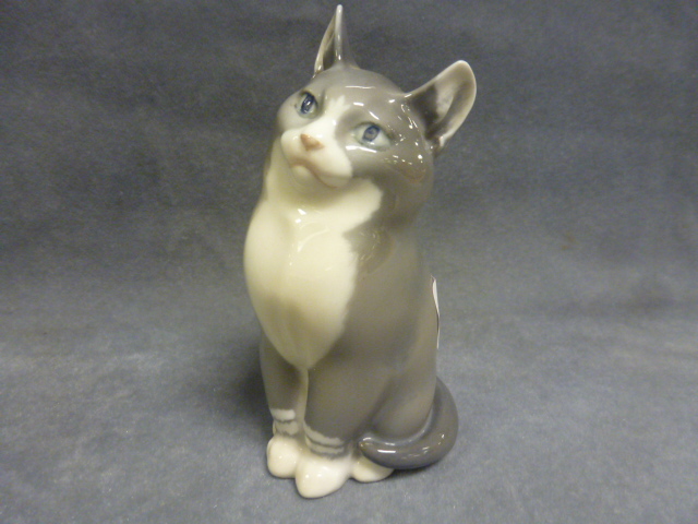 A Royal Copenhagen Cat No: 1759/1803