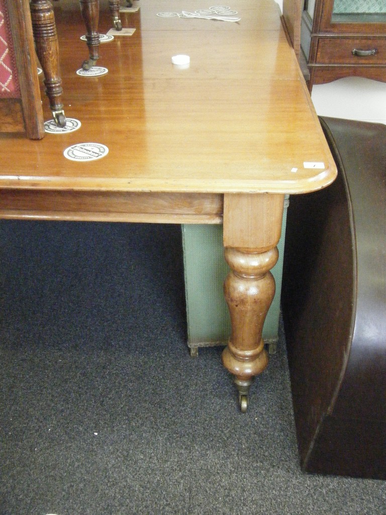 Mid-19c good quality mahogany extending dining table excepting 2 extra leaves, on turned supports