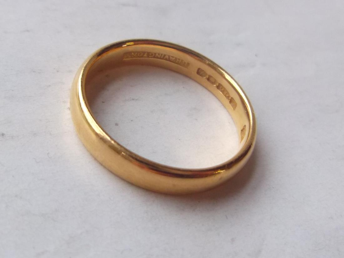 A 22ct gold wedding band