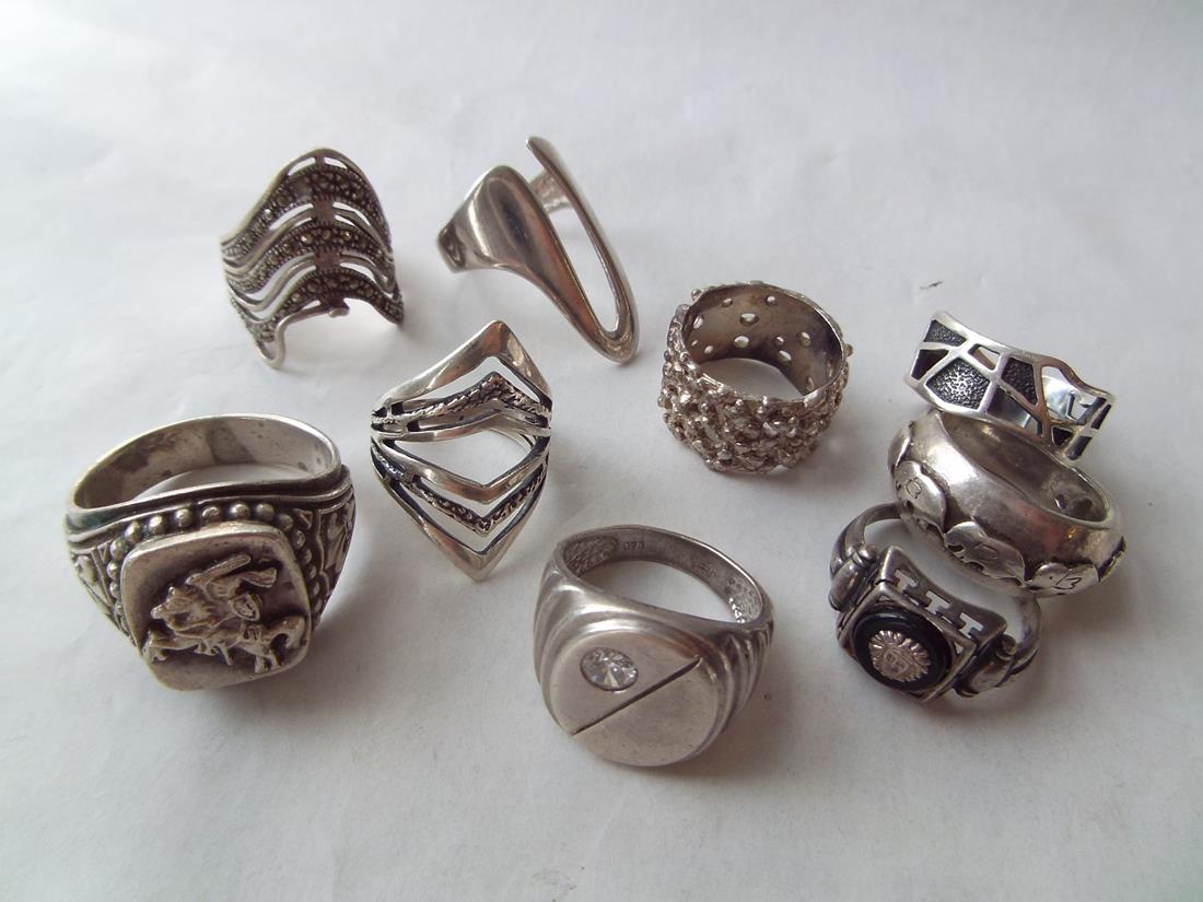 9 various silver mounted rings 64g