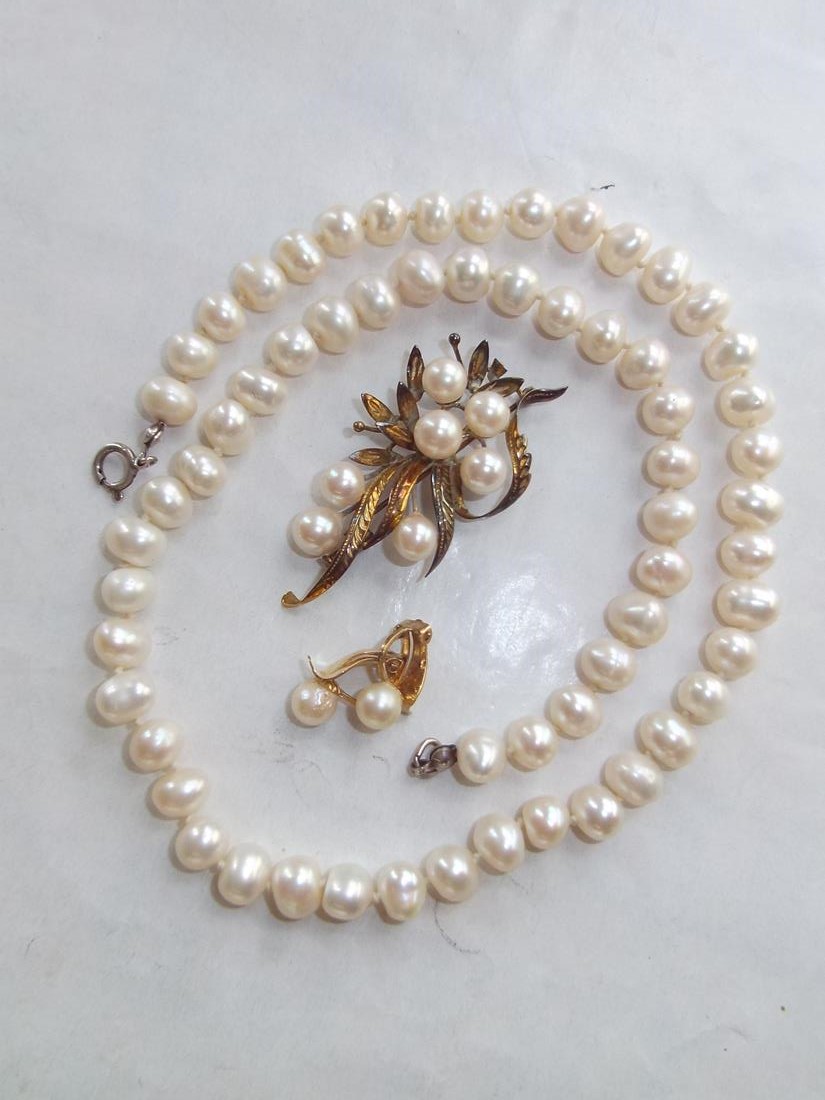 14ct pearl mounted flower spray brooch and pearl necklace