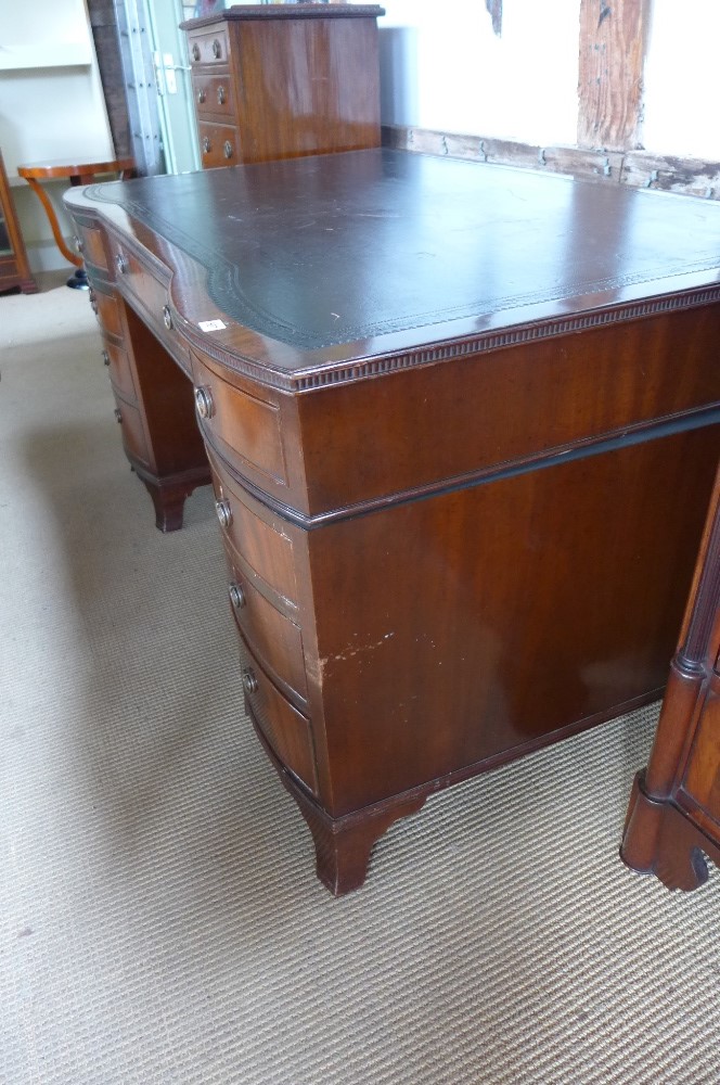 A Georgian style mahogany twin pedestal double bowfronted nine drawer desk with a leather inset - Image 2 of 2