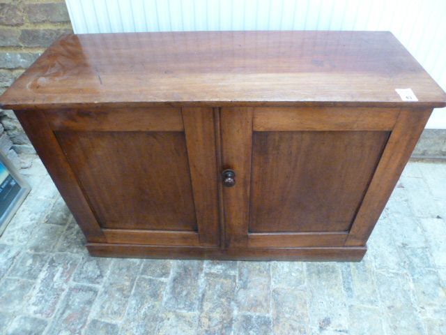 A Victorian mahogany two door cupboard - Height 64 cm x Width 95 cm x Depth 37 cm
