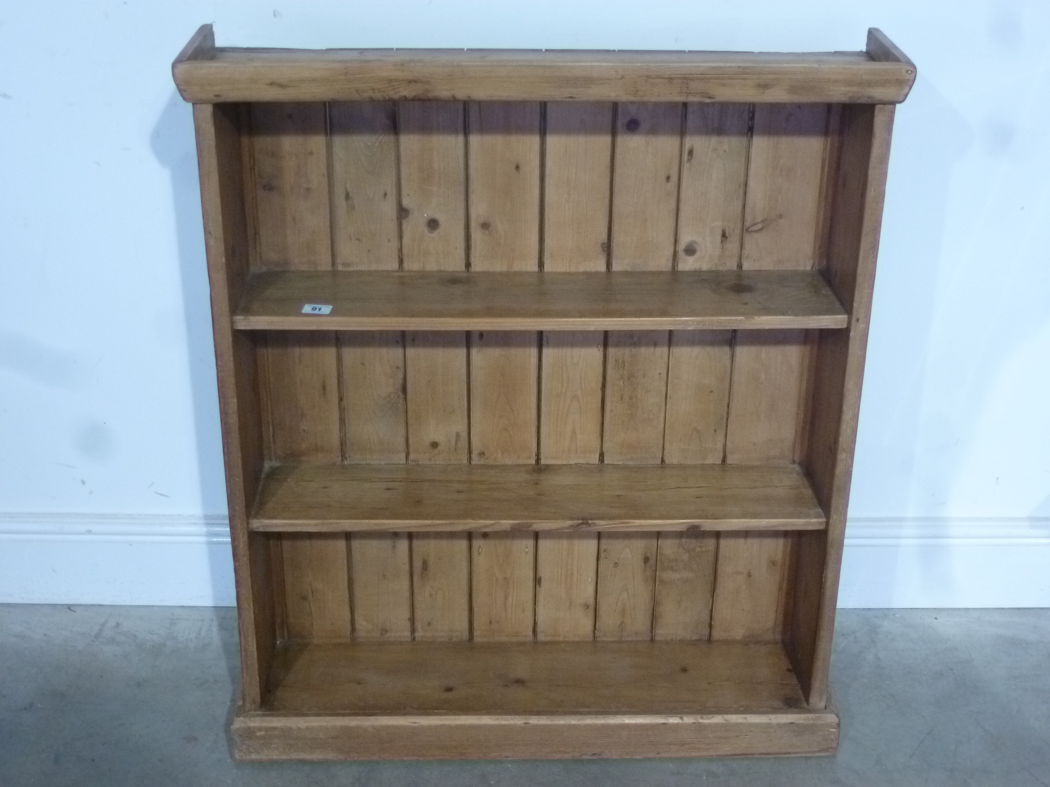 A waxed pine open bookcase - Height 89 cm x 76 cm x 18 cm