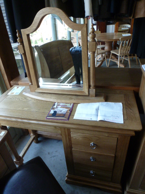 A modern oak dressing table with a stool and freestanding mirror - Width 110cm  x Height 79cm