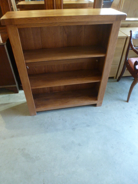 An oak ex display small bookcase - Height 110 cm x Width 99 cm x Depth 32 cm