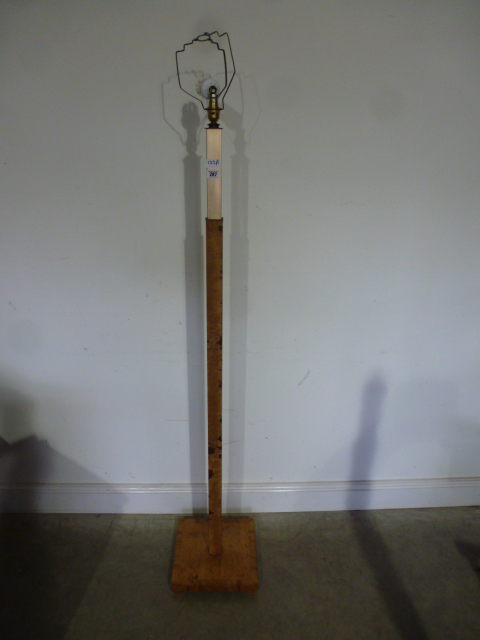 A 20th century maple lamp - Height 152 cm