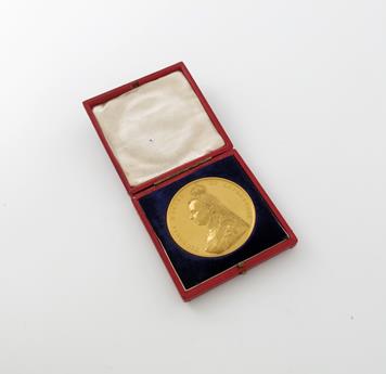 Queen Victoria, Golden Jubilee 1887, official Gold Medal, by Sir J E Boehm and [reverse]