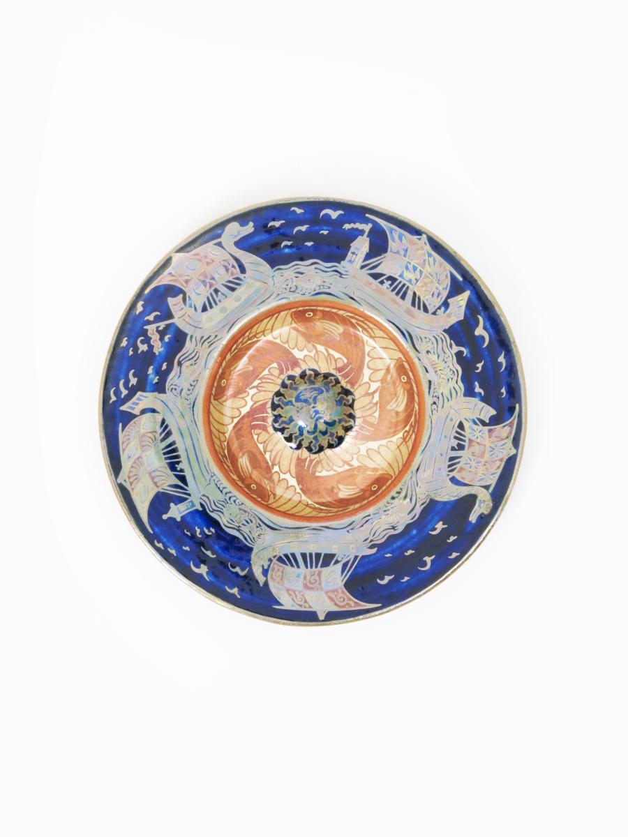 A William De Morgan Fulham triple lustre rice plate, painted to the well with four leaping fish in - Image 2 of 3