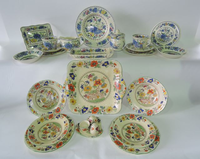 A quantity of Mason`s Regency pattern tea wares including nine cups, six saucers, covered sugar