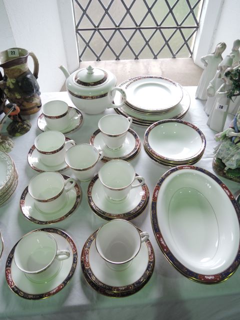 A collection of Royal Worcester Prince Regent pattern dinner and tea wares with blue, gilt and dark - Image 2 of 2