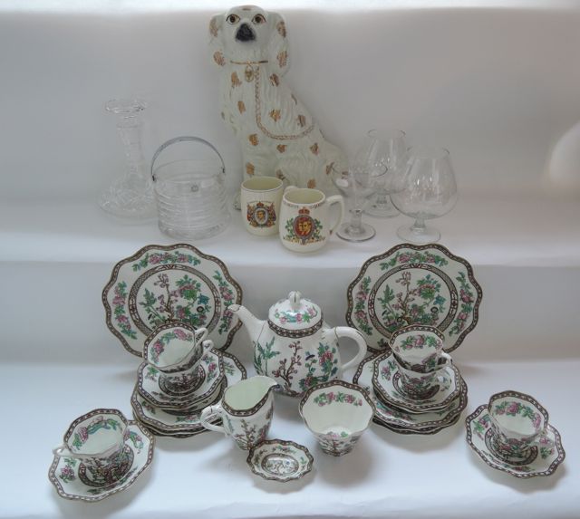 A collection of Coalport Indian Tree pattern tea wares comprising a teapot, milk jug, sugar bowl,