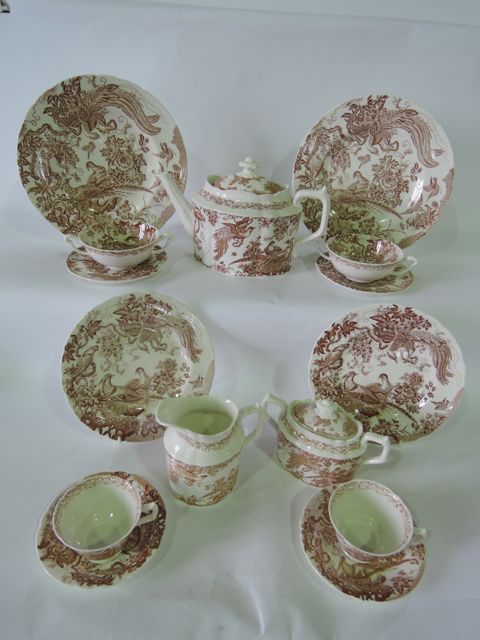 A quantity of Royal Crown Derby Olde Avesbury pattern dinner and tea wares comprising teapot,