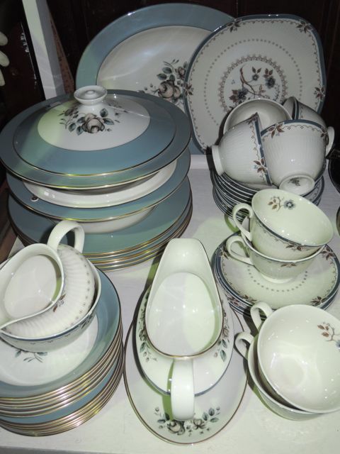 A collection of Royal Doulton Rose Elegans pattern dinner wares comprising oval serving plate, two