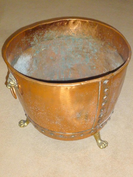 RIVETTED COPPER LOG BIN ON THREE PAW FEET WITH LION`S HEADS HOOP HANDLES (h: 19"")