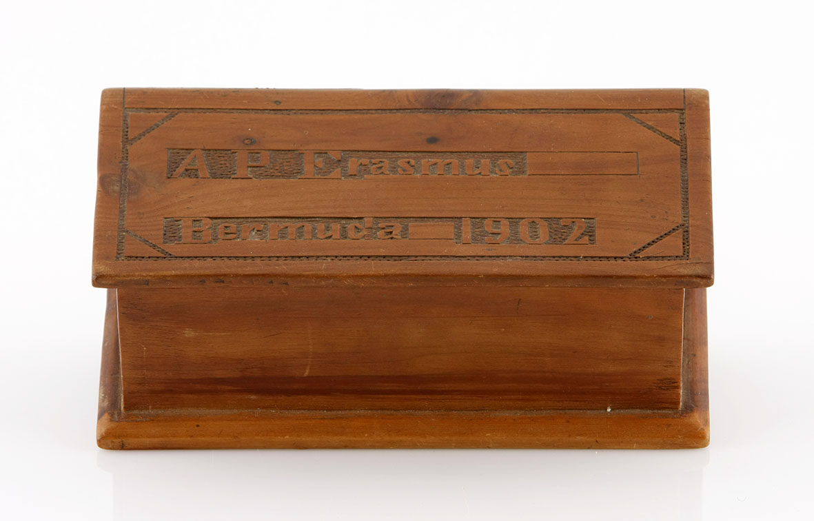 Erasmus, A.P. BERMUDA TRINKET BOX Bermuda: 1902 16cm by 8cm, height: 6cm A finely crafted edged