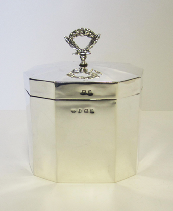 A GEORGE V SILVER TEA CADDY, INDECIPHERABLE MAKER`S MARK, BIRMINGHAM, 1912 the octagonal body with