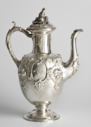 A VICTORIAN SILVER COFFEE POT, ROBERT HENNELL III, LONDON, 1872 the baluster body decorated with