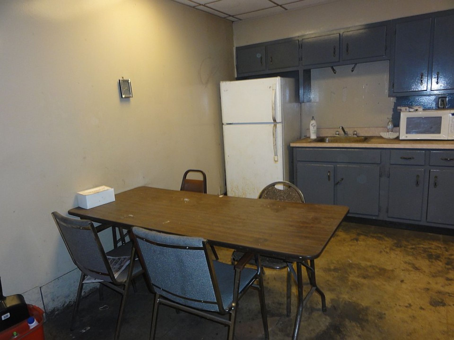 Break Room Contents - Image 2 of 2