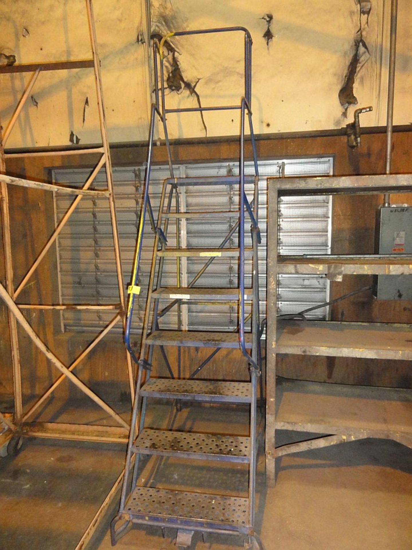 6' Warehouse Ladder/Machine Stand