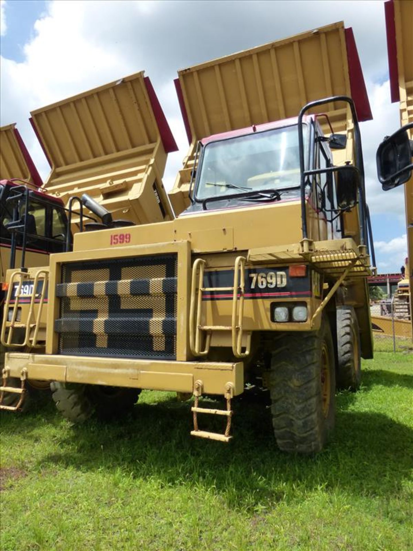 (1996) CATERPILLAR OFF ROAD TRUCK 769-D, ser. no. 5TR00280