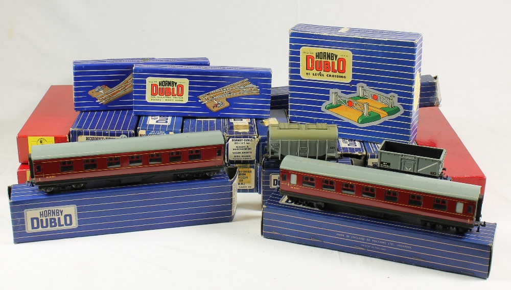 Hornby Dublo model railway accessories including five coaches, eleven items of rolling stock,