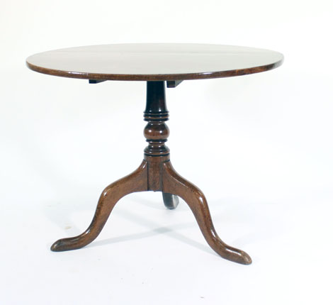 A George III mahogany supper table on a turned support with tripod base, d. 76 cm   CONDITION