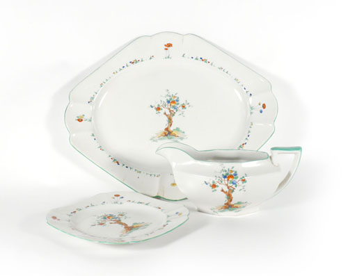 A Shelley 'Crabtree'-pattern part dinner service   CONDITION REPORT:  Some chips, cracks and