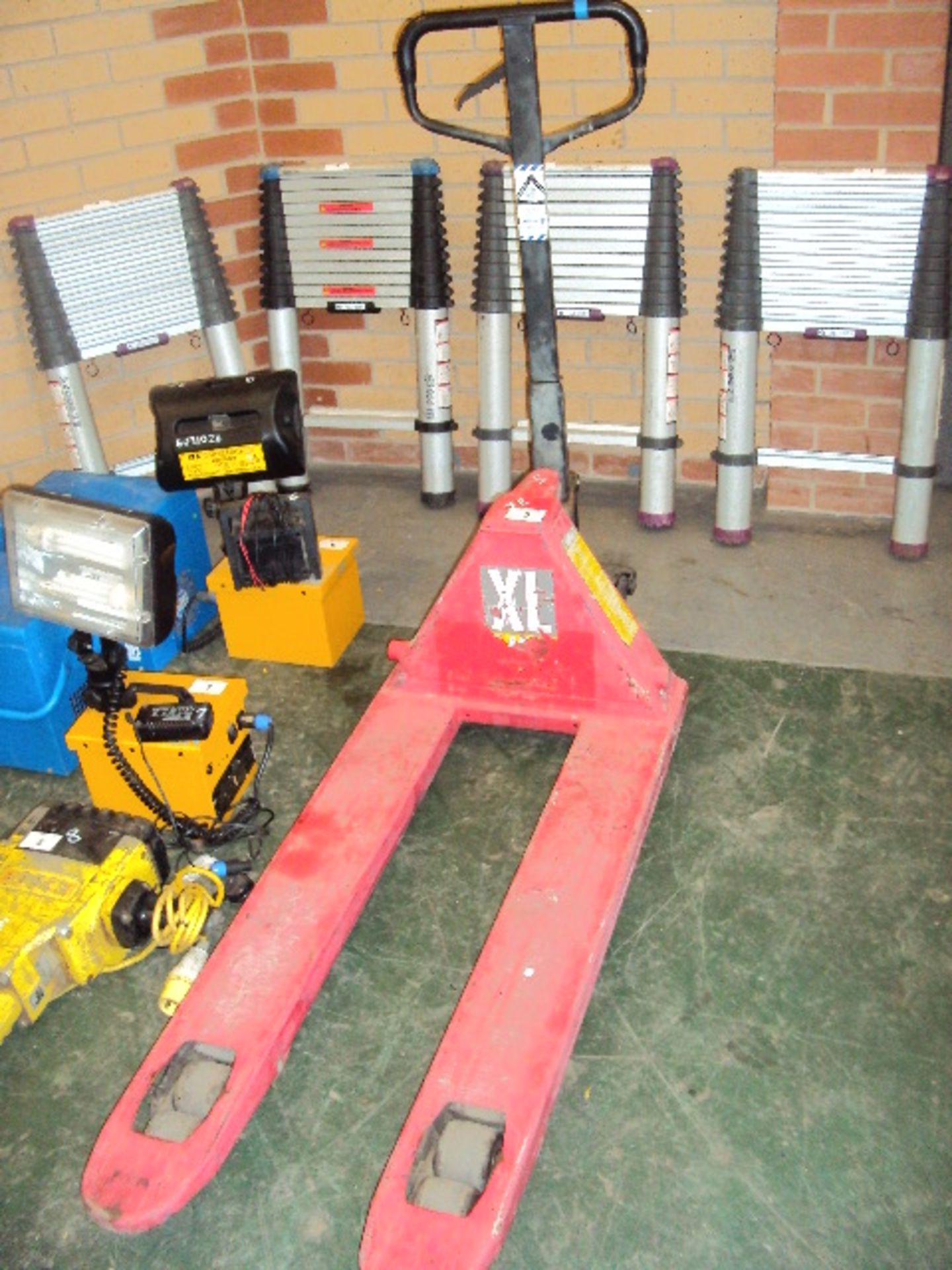 XL hydraulic pallet truck