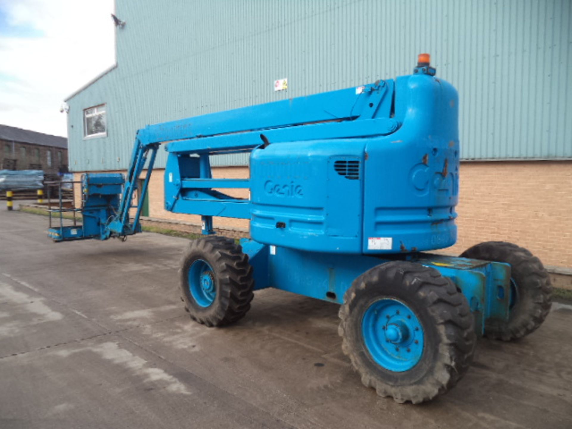 1999 GENIE Z60/34 2wd articulated boom lift S/n: 1986 (Runs, Drives, Lifts) - Image 2 of 7