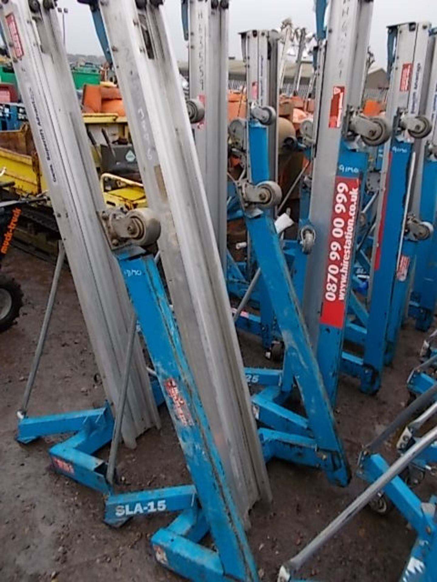 GENIE LIFT SLA15 material hoist  (parts missing)